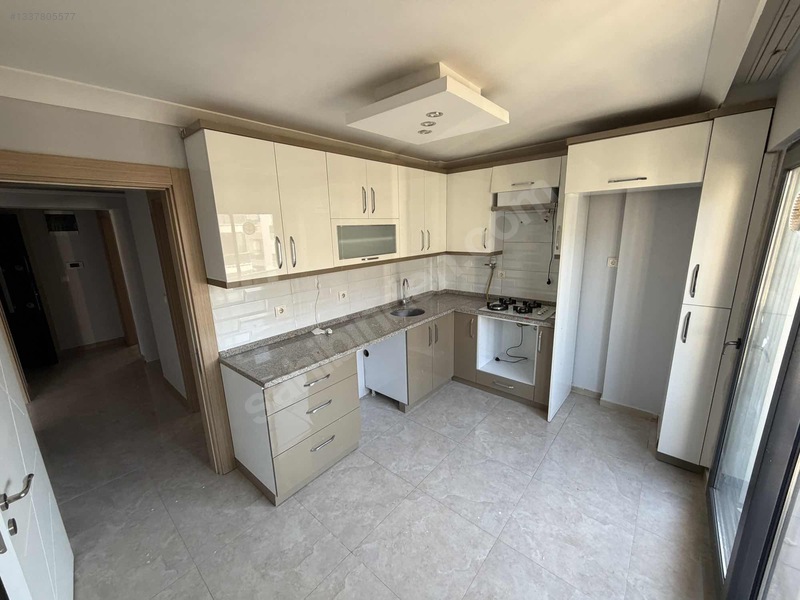Bergama Merkezde Doğalgazlı Kiralık Arakat 2+1 Daire — fotoğraf 4