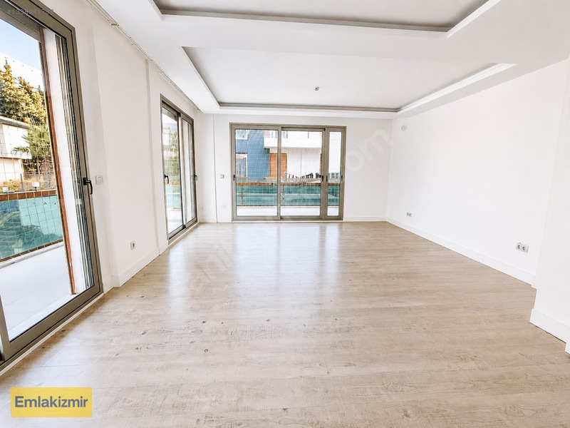 Güzelbahçe Maltepe'de Havuzlu Sitede Satılık 2+1 Çok Geniş Daire — fotoğraf 3
