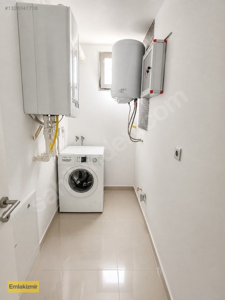 Güzelbahçe Maltepe'de Havuzlu Sitede Satılık 2+1 Çok Geniş Daire — fotoğraf 12