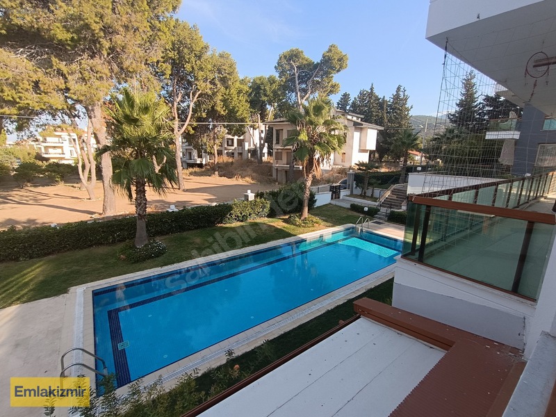 Güzelbahçe Maltepe'de Havuzlu Sitede Satılık 2+1 Çok Geniş Daire — fotoğraf 13