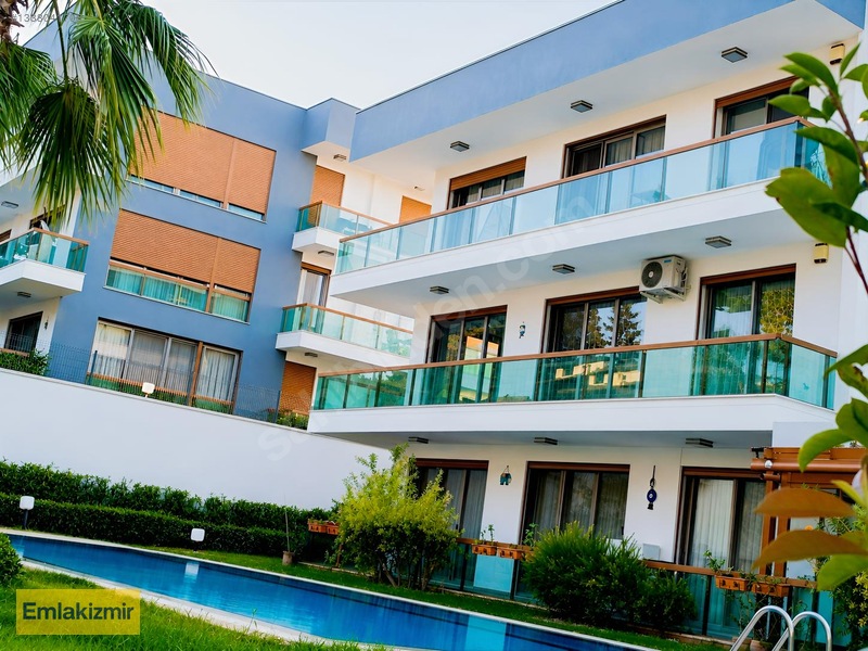 Güzelbahçe Maltepe'de Havuzlu Sitede Satılık 2+1 Çok Geniş Daire — fotoğraf 15