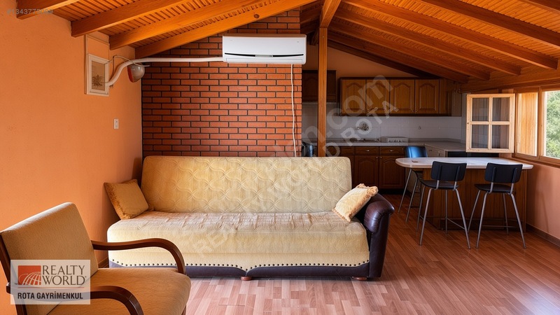 Urla Çamlıçay'da Çatı Katı Kiralık Daire