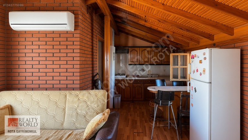 Urla Çamlıçay'da Çatı Katı Kiralık Daire — fotoğraf 7