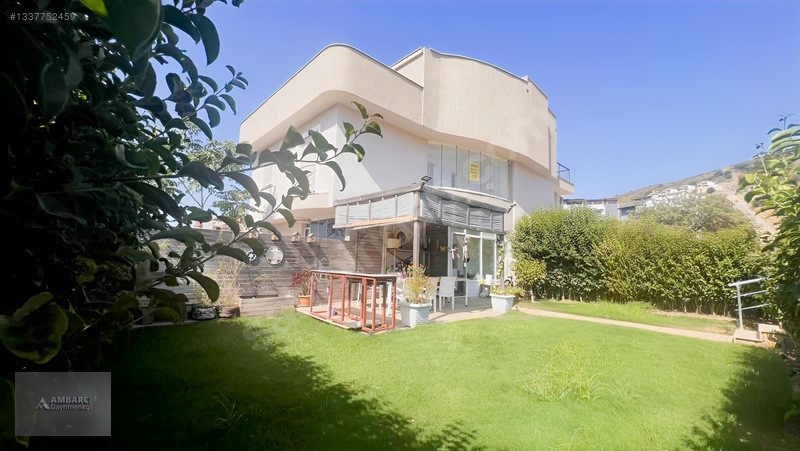 Ambarcı'dan Yelkide Geniş Bahçe Kullanımlı Kiralık Villa