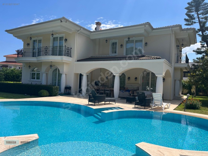 Kemer'de Doğa Manzaralı Özel Yapım Müstakil Havuzlu Lüks Villa