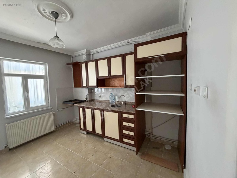 Onur Emlak ' Tan Kiralık Daire Fırat Mah 3+1 Doğal Gazlı.