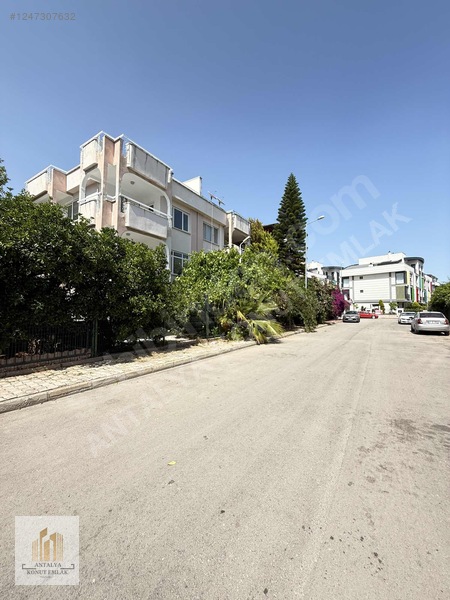 Güzeloba'da Satılık İkiz Villa, 440m² Arsa, 5+1 / 5+1 — fotoğraf 4