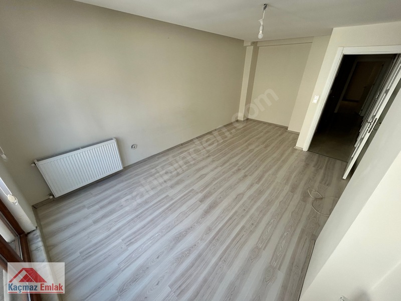 Ataşehir Fetih Mah 1.kat 2+1 100m2geniş Yeni Bina Asansör-balkon — fotoğraf 2
