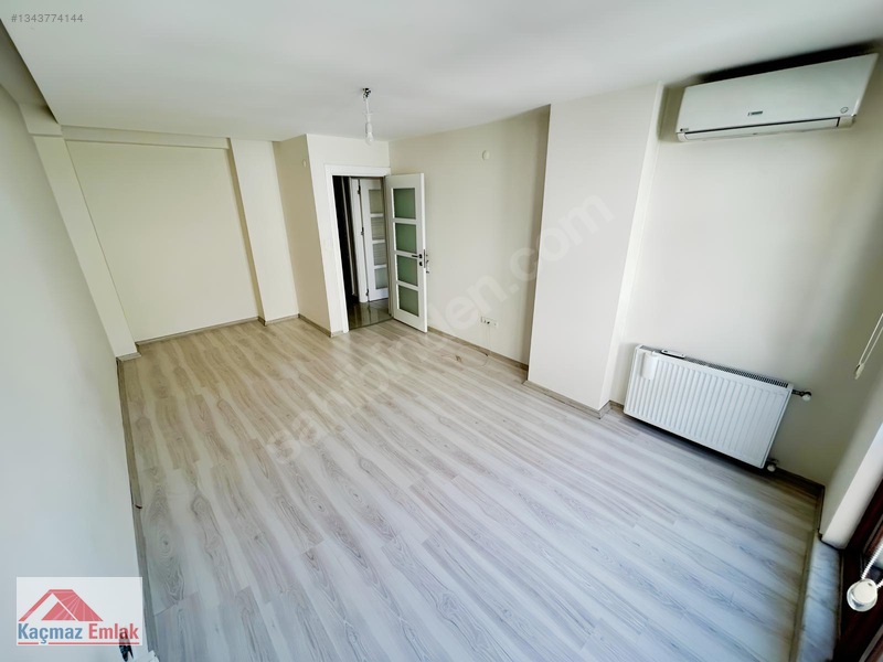 Ataşehir Fetih Mah 1.kat 2+1 100m2geniş Yeni Bina Asansör-balkon — fotoğraf 3