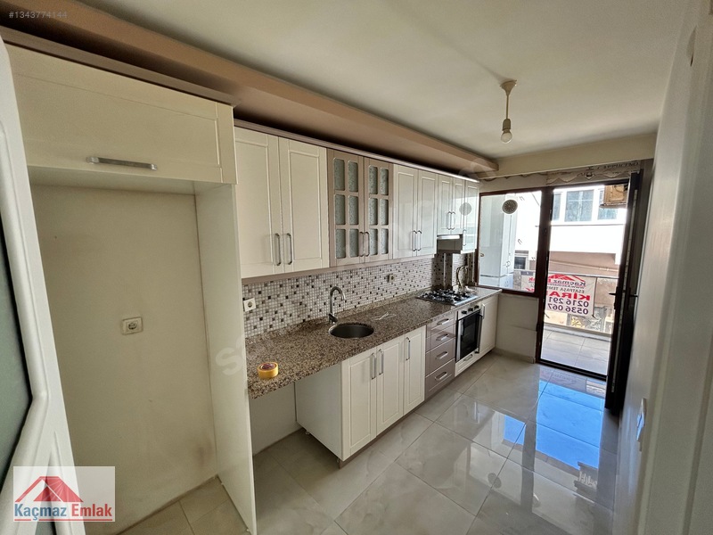 Ataşehir Fetih Mah 1.kat 2+1 100m2geniş Yeni Bina Asansör-balkon — fotoğraf 7
