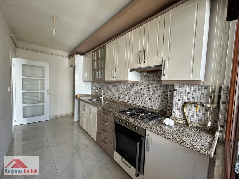 Ataşehir Fetih Mah 1.kat 2+1 100m2geniş Yeni Bina Asansör-balkon — fotoğraf 8