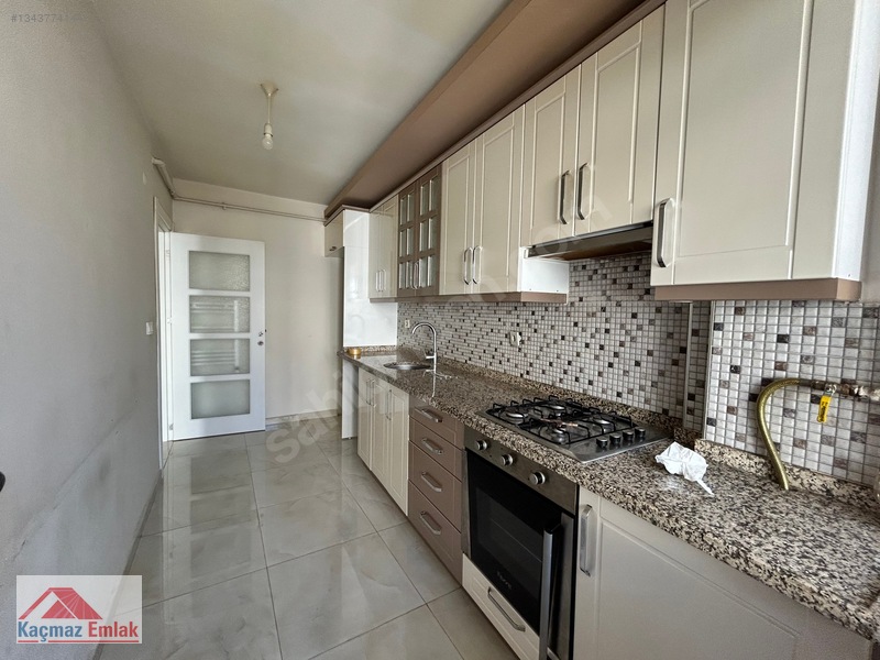 Ataşehir Fetih Mah 1.kat 2+1 100m2geniş Yeni Bina Asansör-balkon — fotoğraf 12