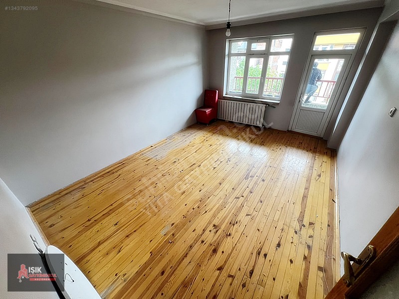 *ışıktan Ragıp Tüzün Cadde Üzeri Harika Genişlikte Arakatta 3+1* — fotoğraf 13