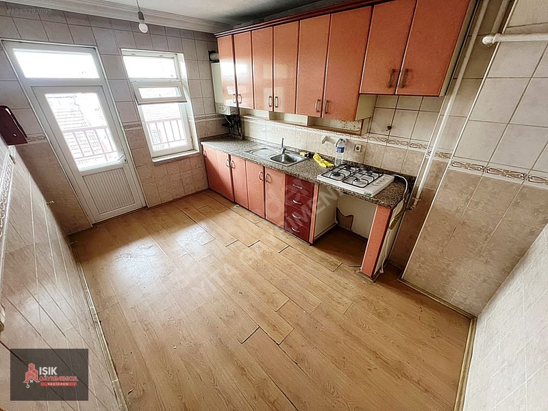 *ışıktan Ragıp Tüzün Cadde Üzeri Harika Genişlikte Arakatta 3+1* — fotoğraf 34