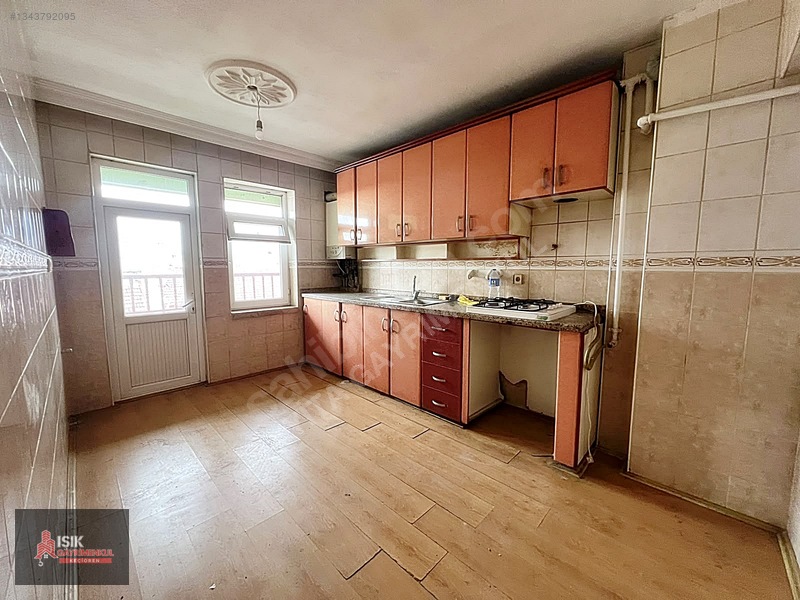 *ışıktan Ragıp Tüzün Cadde Üzeri Harika Genişlikte Arakatta 3+1* — fotoğraf 38
