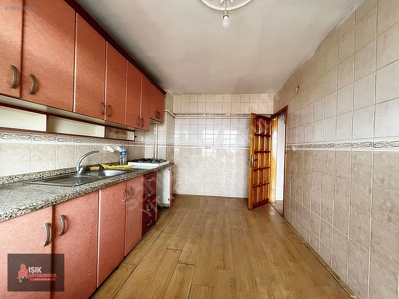 *ışıktan Ragıp Tüzün Cadde Üzeri Harika Genişlikte Arakatta 3+1* — fotoğraf 40