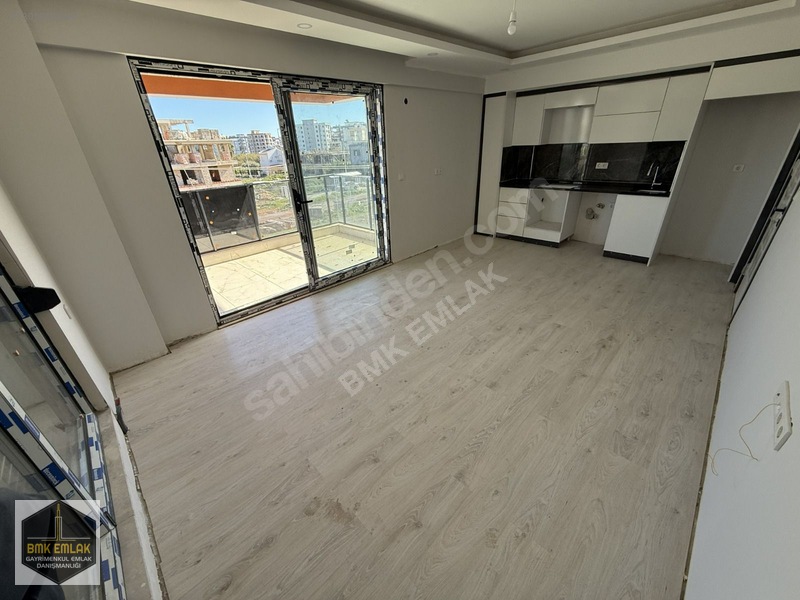 Bmk'da Finike Kum Mahallesinde Denize Yakın Satılık 1+1