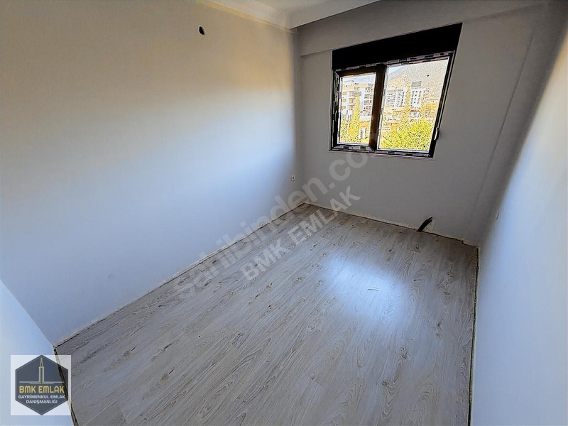 Bmk'da Finike Kum Mahallesinde Denize Yakın Satılık 1+1 — fotoğraf 3