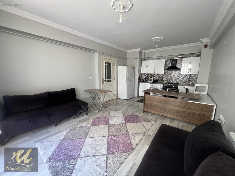 Site İçerisinde Ara Kat Kısmen Eşyalı Satılık 1+1 Daire