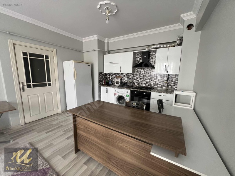 Site İçerisinde Ara Kat Kısmen Eşyalı Satılık 1+1 Daire — fotoğraf 3