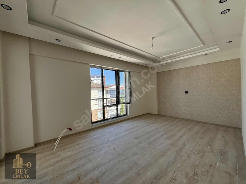 Ataşehir'de Fore Kazıklı Merkezi Konumda Lüks 2+1 — fotoğraf 3