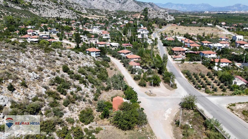 Döşemealtı Çığlıkta Yol Cepheli, Emsalsiz Nitelikte Köşe Parsel