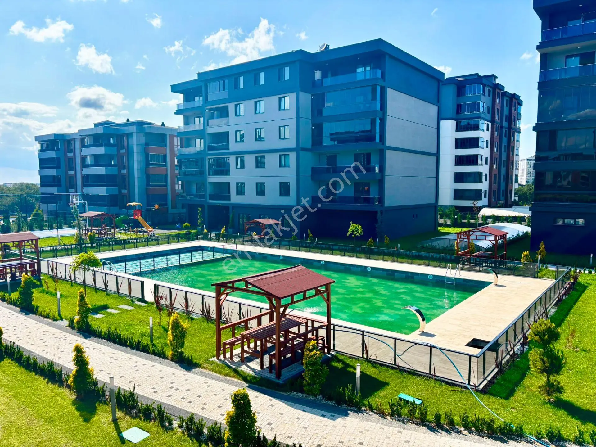 **Eryıldız İnş'Tan 7/24 Güvenlikli-Havuzlu-Spor Salonu Türk Hamamı & Saunalı Ultra Lüks 2+1'Ler