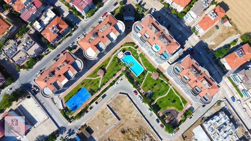 Mavi Şehir Sitesinde Özel Havuzlu 6+2 Satılık Dubleks — fotoğraf 3