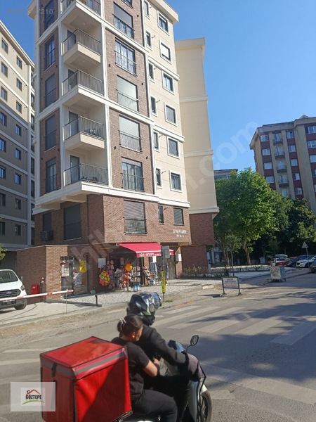 Göztepe Lise Karşısında 13m2 Boş Kombili Dükkan