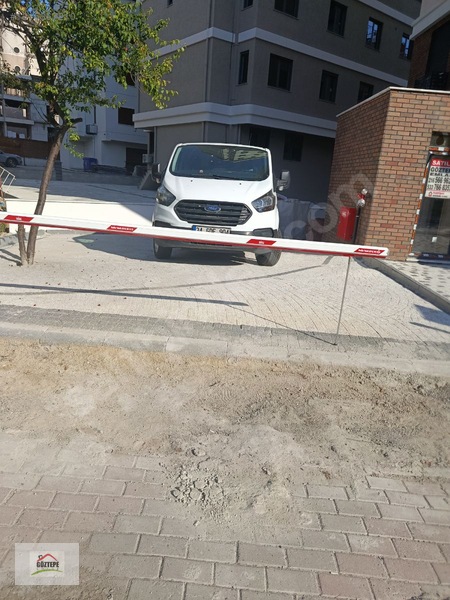 Göztepe Lise Karşısında 13m2 Boş Kombili Dükkan — fotoğraf 3