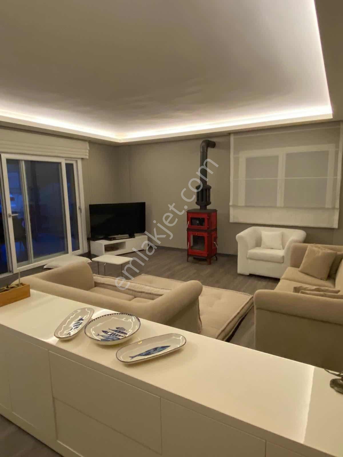 Çeşme Şifne'De Denize Yakın 3+1 Bakımlı Garajlı Villa — fotoğraf 4
