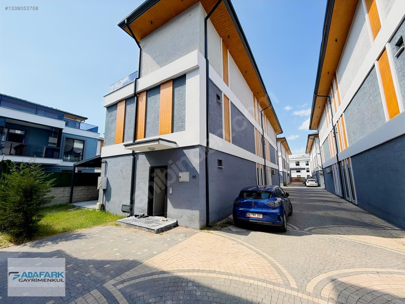 Yeni Stad Yakını Bahçe Kullanımlı Ve Teraslı Satılık Villa — fotoğraf 2