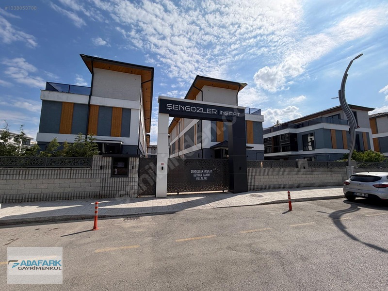 Yeni Stad Yakını Bahçe Kullanımlı Ve Teraslı Satılık Villa — fotoğraf 3