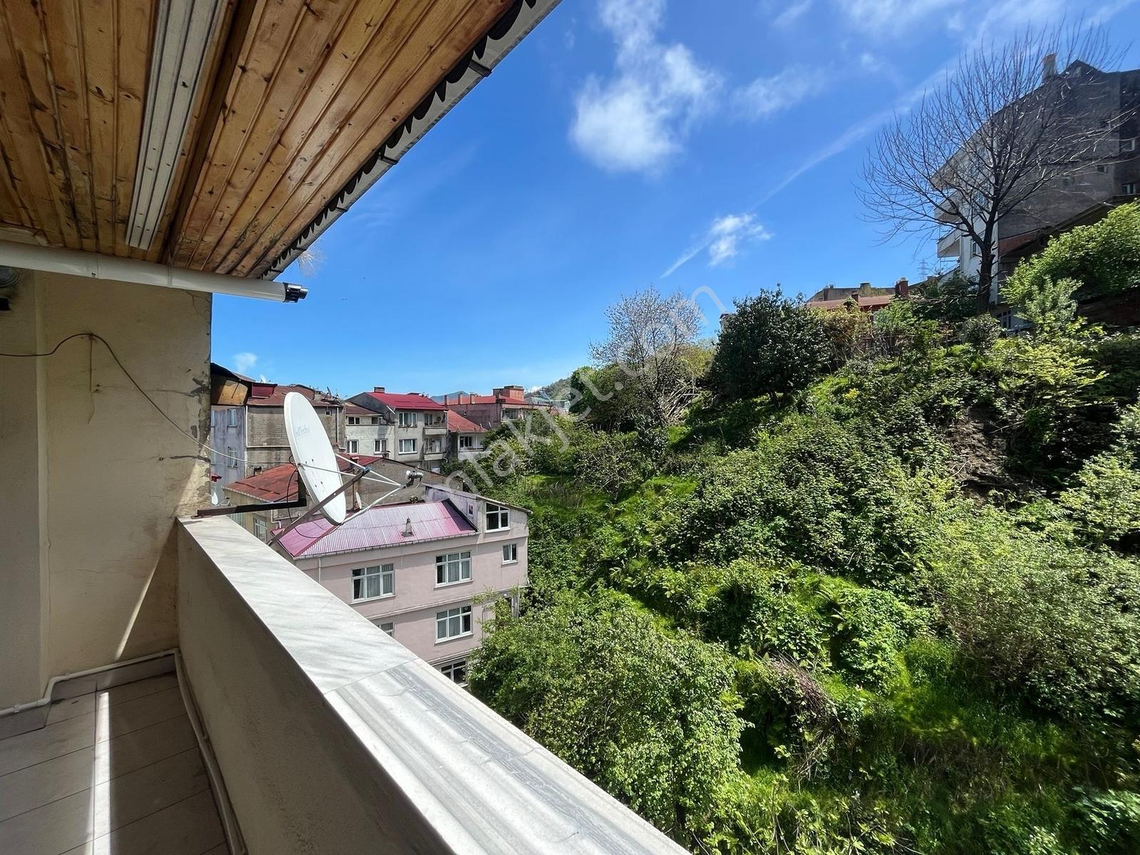 Remax'Te Tirebolu Hamam Mah'De Sahile 1 Dk Mesafede 3+2 Dubleks