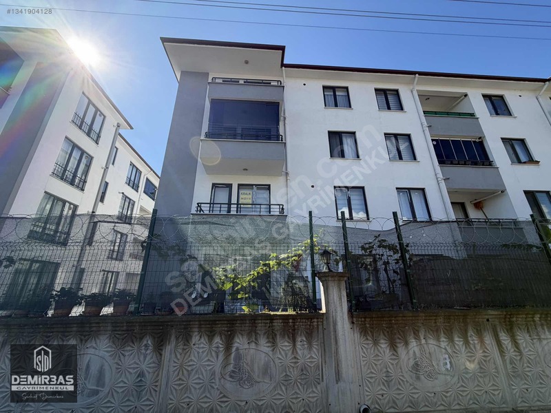 Demirbaş Gayrimenkulden Üni. Böl. Kiralık Eşyalı 2+1 Daire
