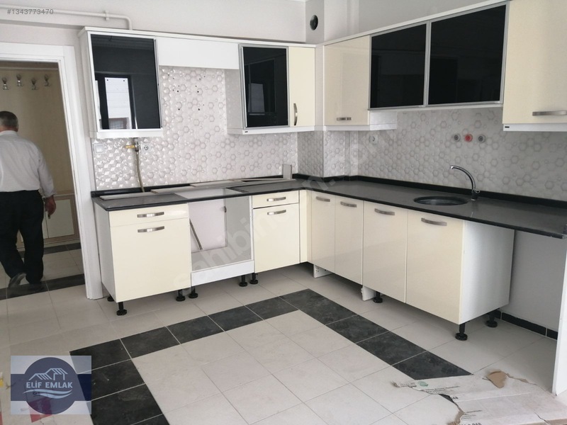 Elif Emlaktan Cumhuriyet Mahalleside 220 M2 Satılık Daire