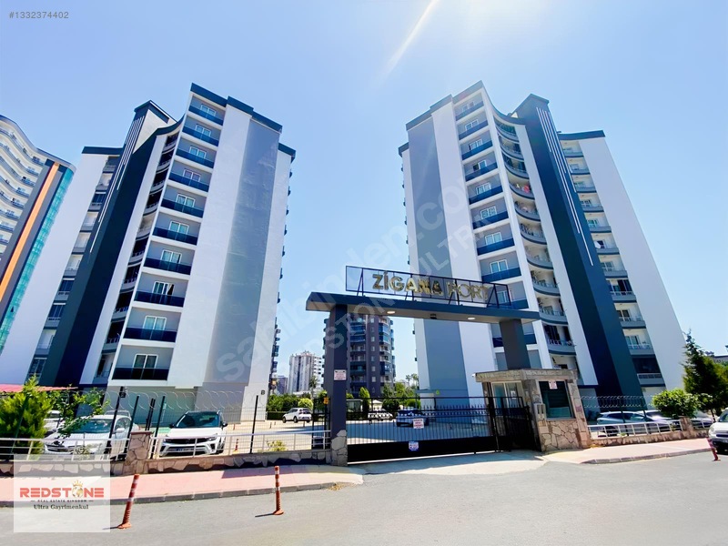 50. Yıl Mahallesinde Site İçerisinde 4+1 Geniş Satılık Daire