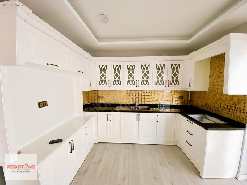 50. Yıl Mahallesinde Site İçerisinde 4+1 Geniş Satılık Daire — fotoğraf 2