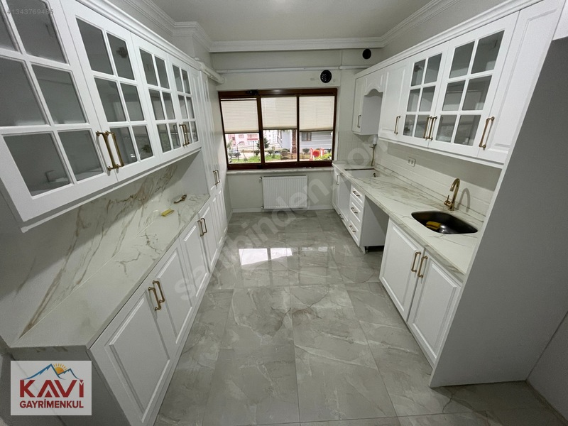 Aydınlıkevlerde Site İçinde Kiralık Daire / Kavi Gayrimenkulden