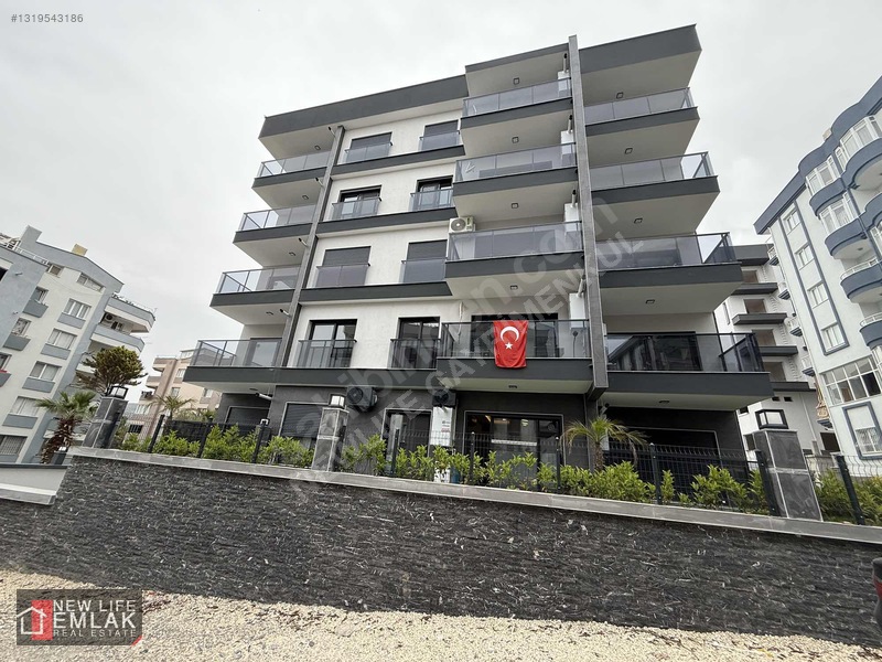 Kuşadası Yolun Deniz Tarafında Merkezi Konumlu Satılık Daire — fotoğraf 2