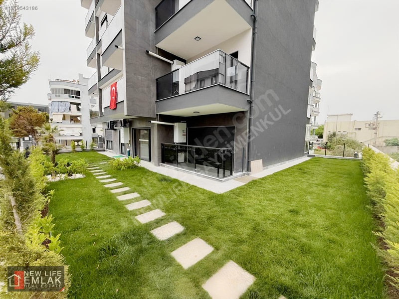 Kuşadası Yolun Deniz Tarafında Merkezi Konumlu Satılık Daire — fotoğraf 3