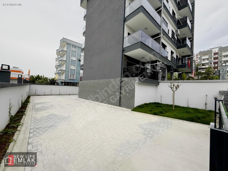 Kuşadası Yolun Deniz Tarafında Merkezi Konumlu Satılık Daire — fotoğraf 4