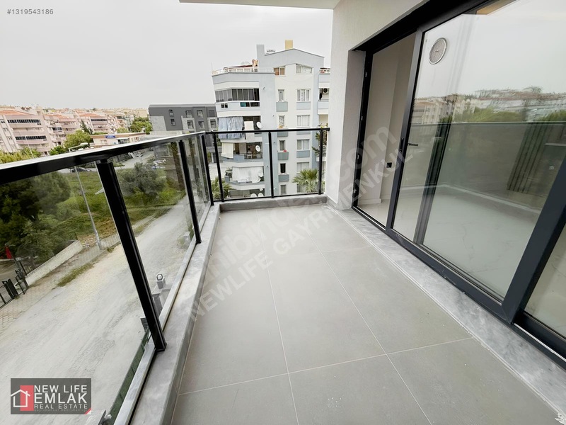 Kuşadası Yolun Deniz Tarafında Merkezi Konumlu Satılık Daire — fotoğraf 14