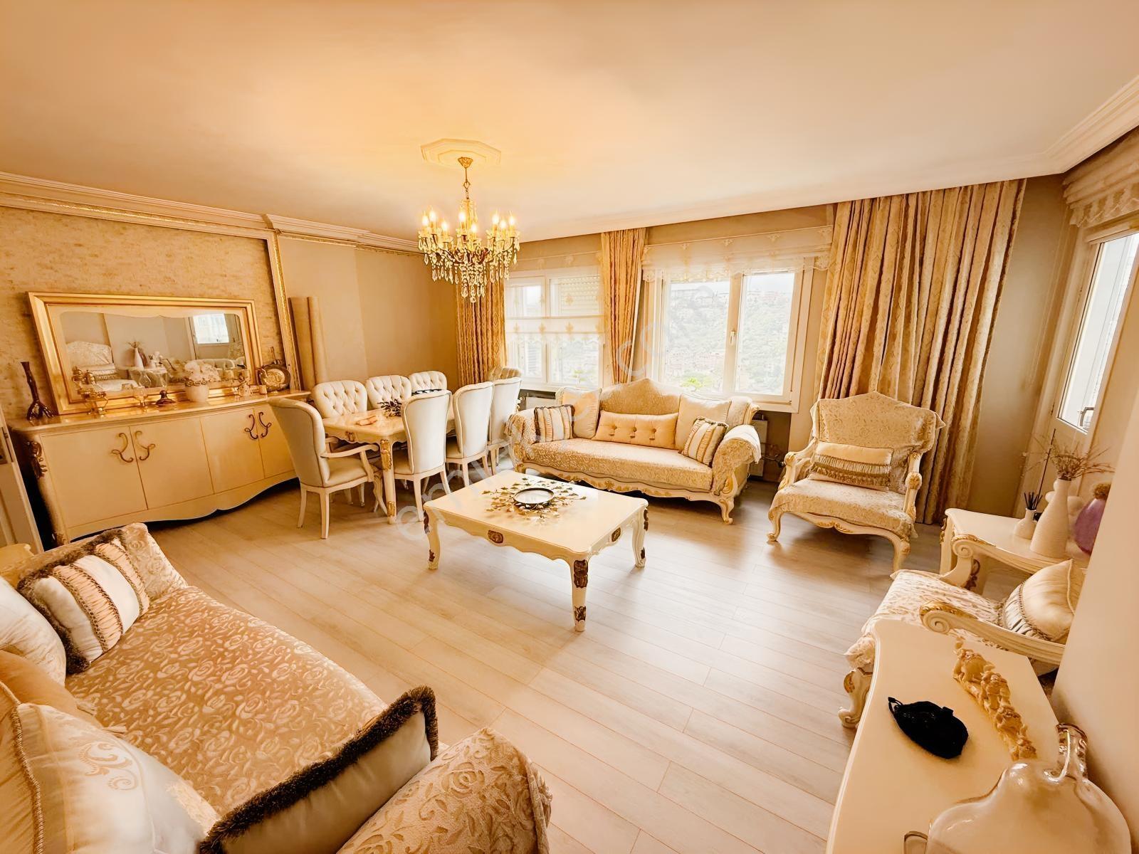 Çengelköyde Havuzlu Site İçerisinde Satılık Eşyalı 3+1 Daire — fotoğraf 9