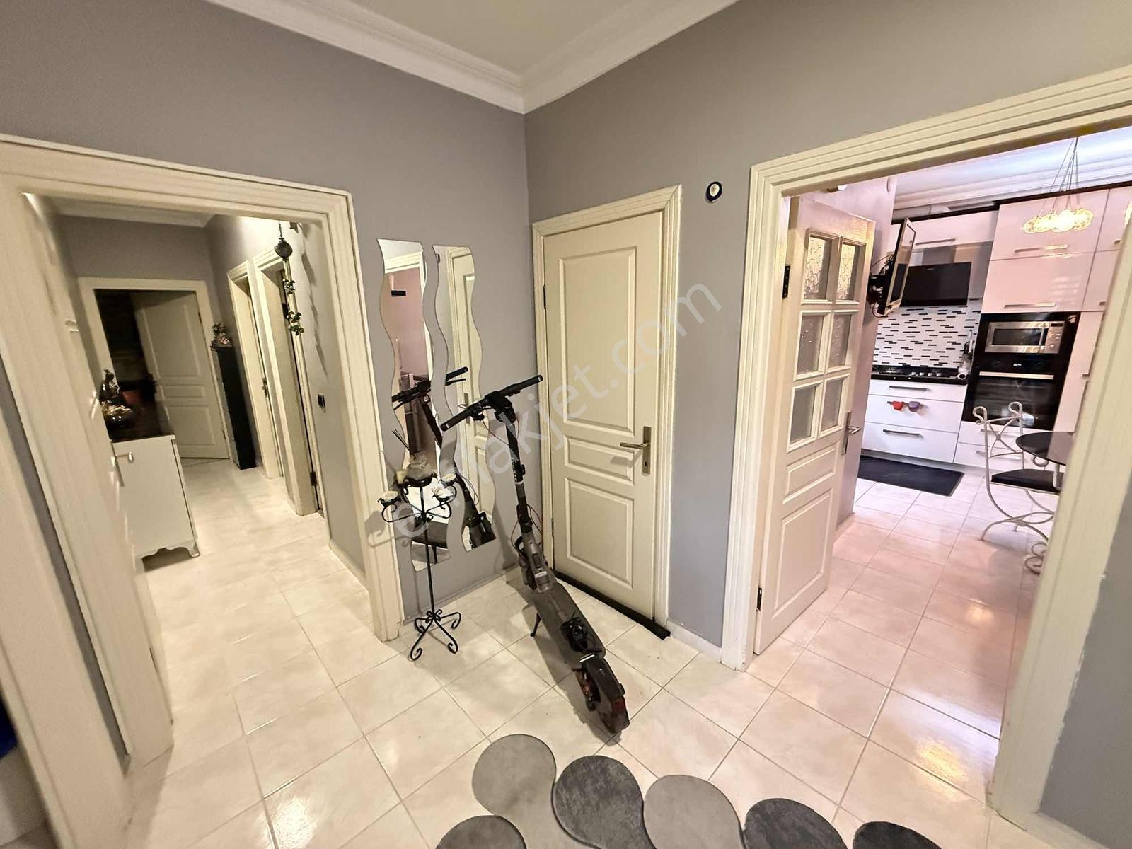 Çengelköyde Havuzlu Site İçerisinde Satılık Eşyalı 3+1 Daire — fotoğraf 12