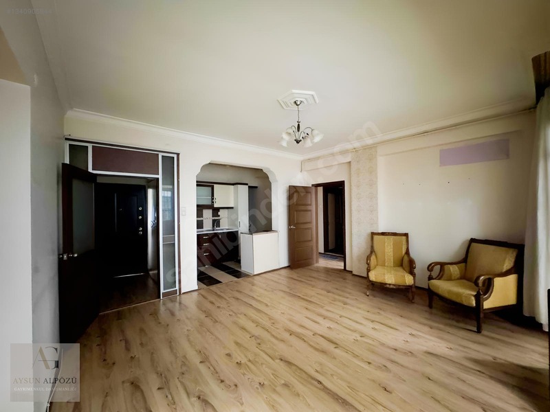 Karşıyaka Bahçeli Evler Mah. 2+1 Doğalgaz Kombili Kiralık Daire — fotoğraf 3