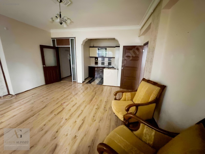 Karşıyaka Bahçeli Evler Mah. 2+1 Doğalgaz Kombili Kiralık Daire — fotoğraf 5