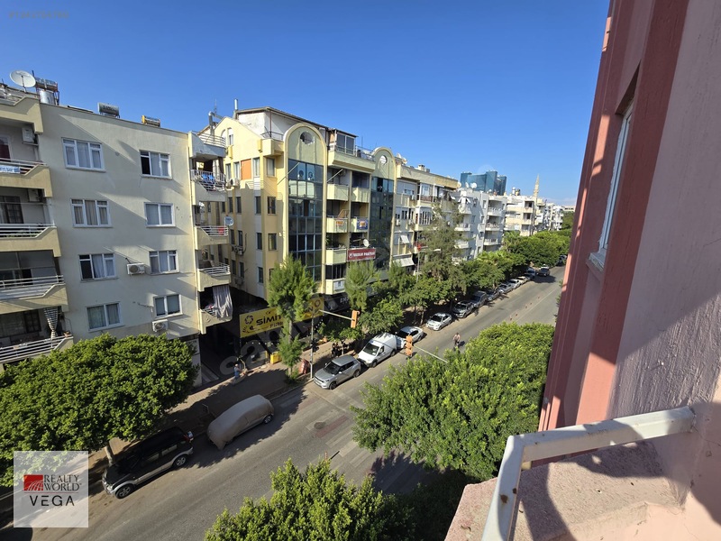 Muratpaşa Kışla Mah. Katta Otoparklı Satılık 3+1 Daire