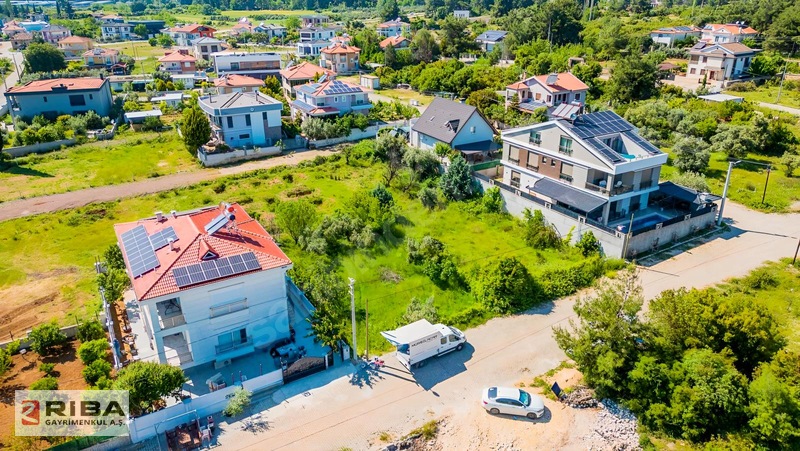 Döşemealtı Düzlerçamında Yola Cephe 460 M² Villa Arsası