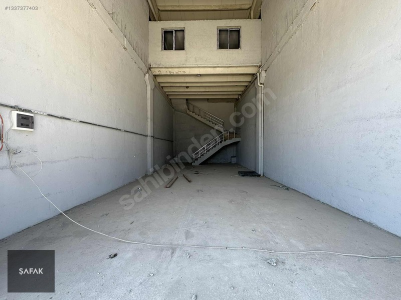 Şafak-toptancılar Sitesinde 220m2 Satılık Depo — fotoğraf 3